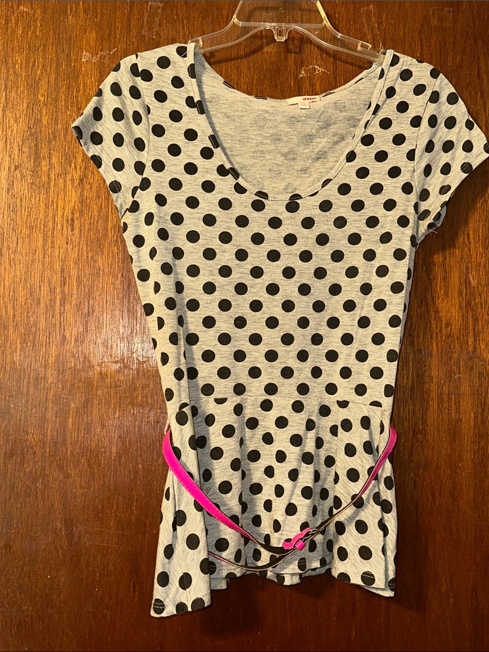 BONGO Gray Polka Dot Short Sleeve Tee with Pink Belt